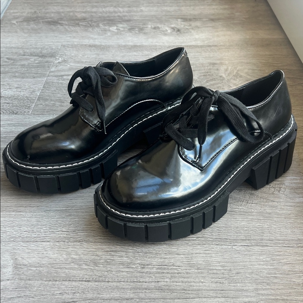 NWOT Madden Girl “Phoennix” Platform Oxfords in Black Patent Size 7